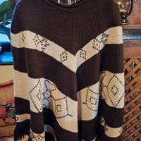 poncho di lana fatto a mano