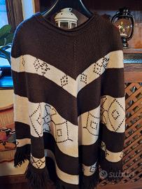 poncho di lana fatto a mano