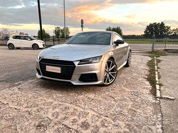 Audi TT Coupé 2.0 TFSI S tronic Sline AKRAPOVIC