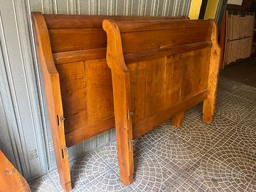 Struttura in legno di letto matrimoniale