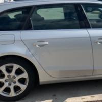 Audi A4 cerchi leva bracciolo cassetto pannelli ta