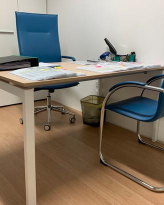 Scrivania ufficio moderna come nuova