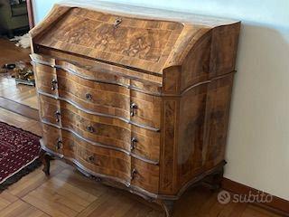 mobile antico probabile in stile