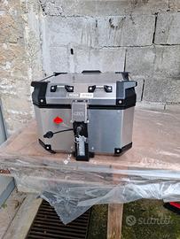 Givi trekker outback  42 litri 
Top case 