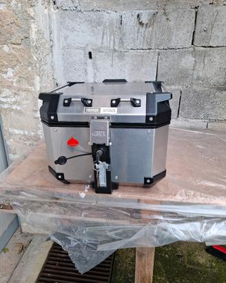 Givi trekker outback  42 litri 
Top case 