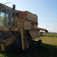 mietitrebbia New Holland modello TR85