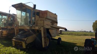 mietitrebbia New Holland modello TR85