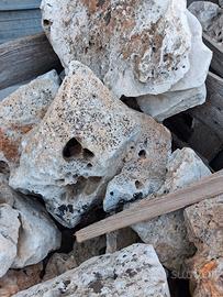 due bancali di petre più bocca del pozzo