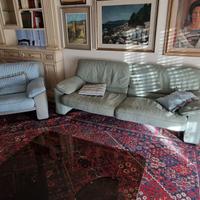 Divano tre posti e due poltrone