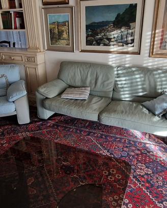 Divano tre posti e due poltrone