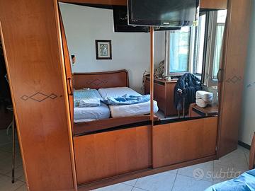 armadio con vetro scorrevole