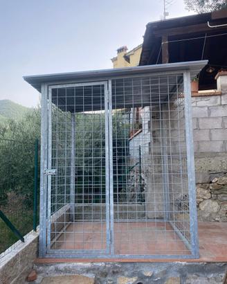 Box/recinto in ferro zincato con porta