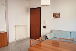 Bilocale arredato tripla esposizione