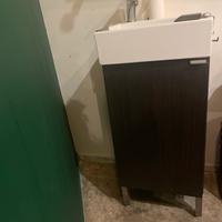 Mobiletto lavabo compatto con rubinetto incluso