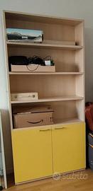 libreria con due ante legno giallo 
