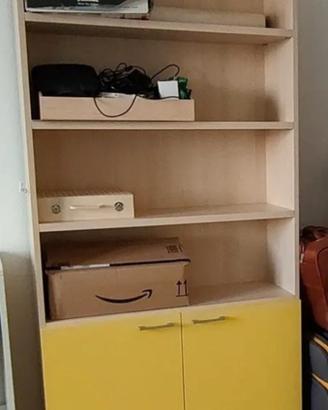 libreria con due ante legno giallo 