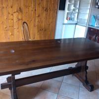 Tavolo in noce con 12 sedie