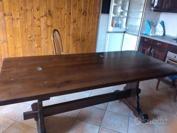 Tavolo in noce con 12 sedie