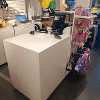 arredo arredamento negozio abbigliamento 