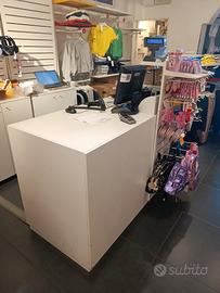 arredo arredamento negozio abbigliamento 