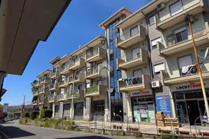 4 LOCALI A SANTA VENERINA