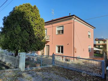 Casa singola con 2 unità indipendenti