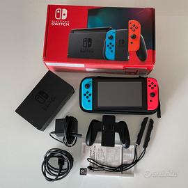 Console Nintendo Switch Completa di Scatola