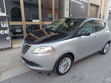 Lancia Ypsilon 1.2 69 CV 5 porte GOLD BI COLOR