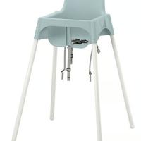 seggiolino con i piedi e seggiolino sopra sedia 