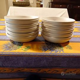 Servizio di piatti di Franco  Bucci di Pesaro