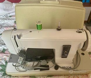 Macchina da cucire Necchi