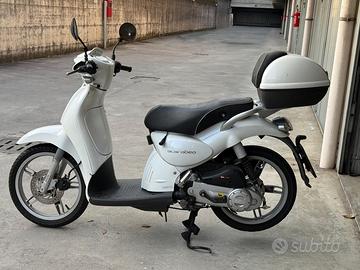 Scooter Aprilia Scarabeo 100 4T