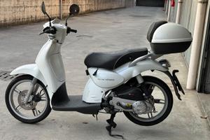 Scooter Aprilia Scarabeo 100 4T