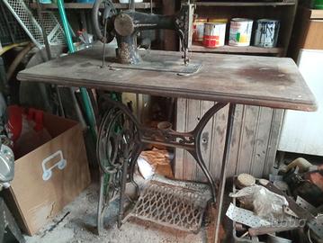 Vecchia macchina da cucire, non funzionante,i