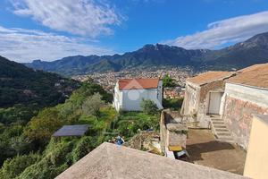 2 LOCALI A CAVA DE' TIRRENI