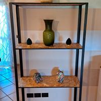 scaffale in stile industriale. 