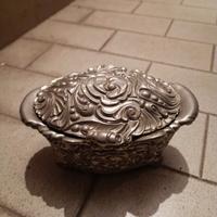 Carrillon portagioie antico in ottone