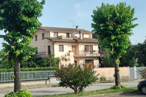 Villa singola con ampio terreno recintato