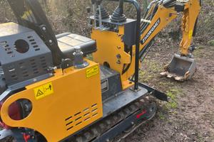 Mini escavatore usato poco