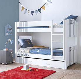 letto a castello in legno bianco. 