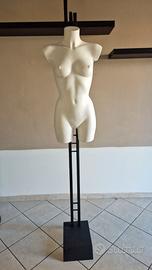 manichino con asta