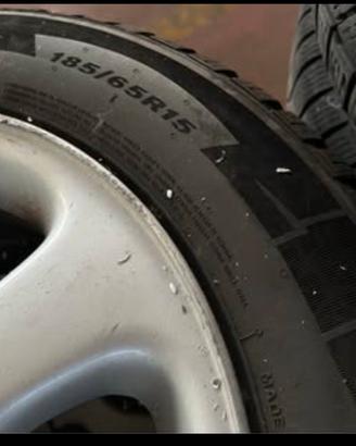 Gomme auto con cerchi