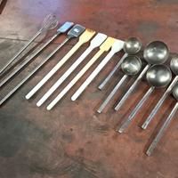 set di utensili da cucina usati