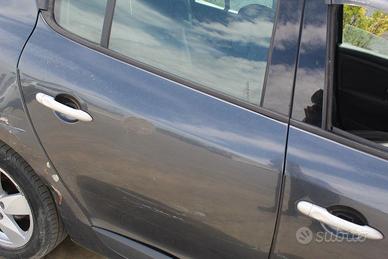 PORTIERA POSTERIORE DESTRA RENAULT Megane Serie (0