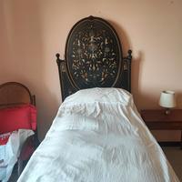 Letto sardo antico con materasso e rete