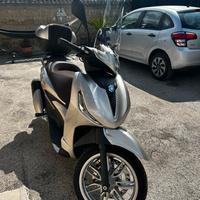 Piaggio Beverly 300 - 2024