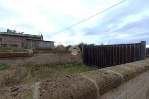 CASA SEMINDIPENDENTE A VITERBO