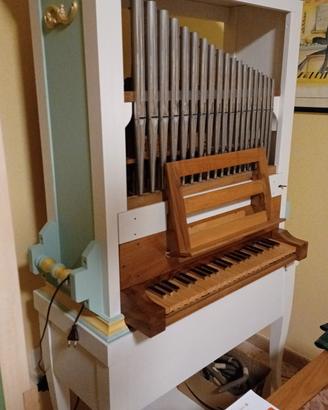 organo a canne in stile settecentesco