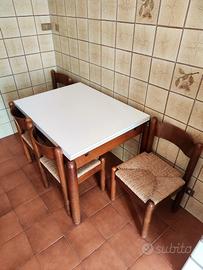 Tavolo cucina allungabile e 4 sedie legno