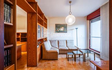 TRILOCALE CON DUE BALCONI E GARAGE